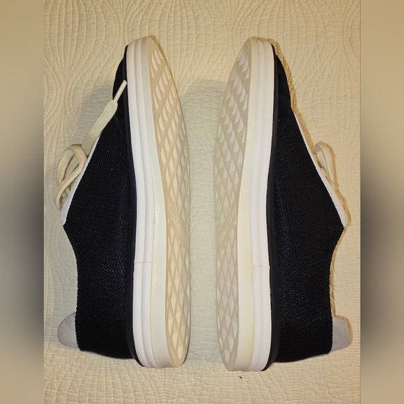 NIB Franco Sarto Ladies Lumiere Black and White Sneakers - Picture 5 of 8